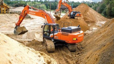 Pelle à pneus vs pelle à chenilles : quelle solution Hitachi pour vos chantiers ?
