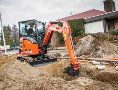 Focus sur la Mini Pelle Hitachi ZX26U-6 : Compacité et Mobilité 